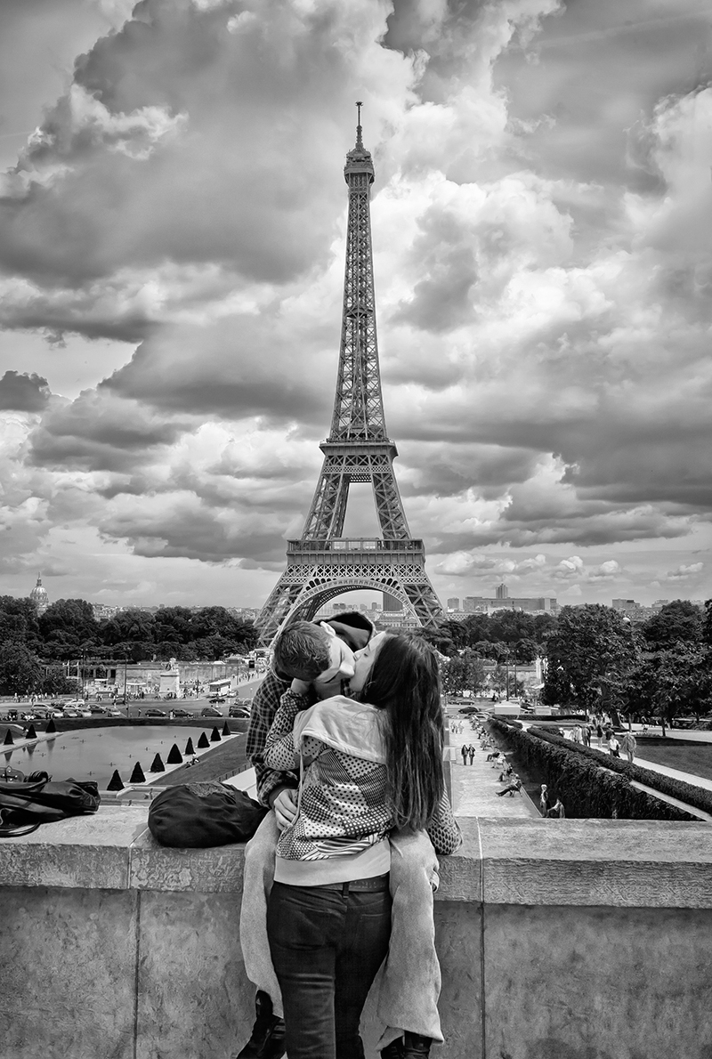Eiffel Tower - The Kiss by Larry Vogel | Susan Spiritus Gallery