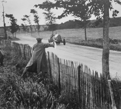 Grand Prix of the A.C.F., the great racing driver, Nazzaro, signals Wagner to accelerate, June 26, 1912