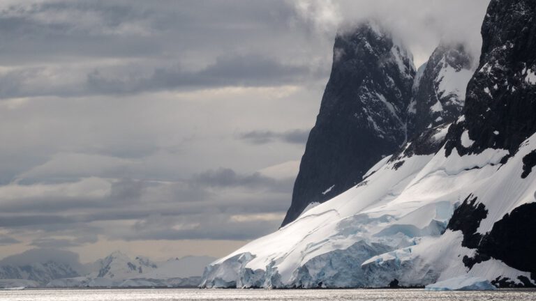 Unas Peaks II, Lemaire Channel
