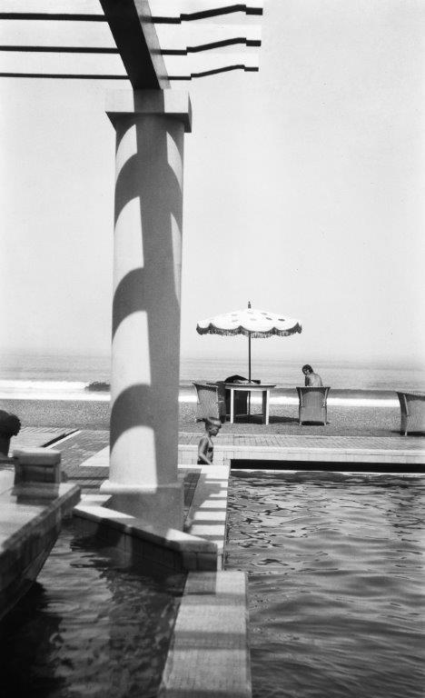 Renee Perle a la Piscine de la Chambre d’ Amour, Biarritz